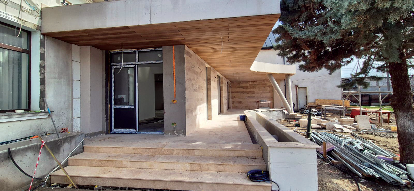 Casa FI - Terasa cu stâlpii în V